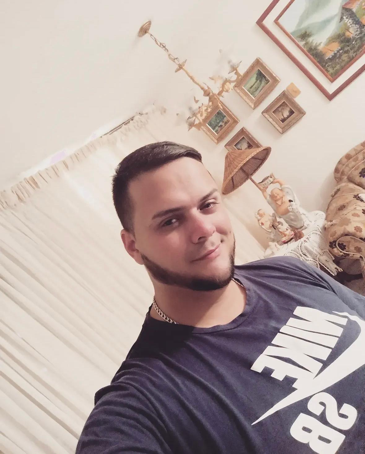 Samuel, quiromasaje deportivo, recuperación muscular y alivio de tensiones en Sevilla